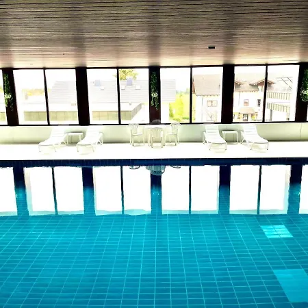 Mini Mit Pool Nutzung & Balkon *